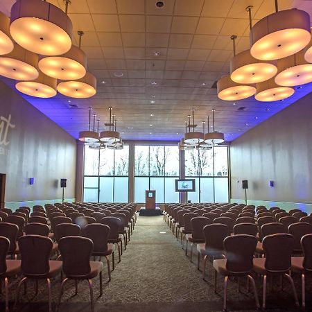 Holiday Inn Boston - Cambridge Area By Ihg Съмървил Екстериор снимка