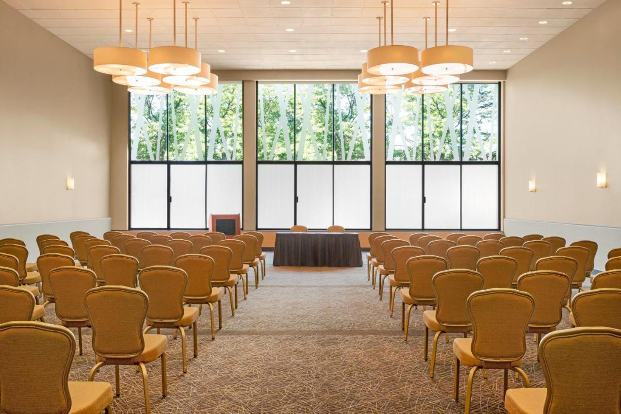 Holiday Inn Boston - Cambridge Area By Ihg Съмървил Екстериор снимка