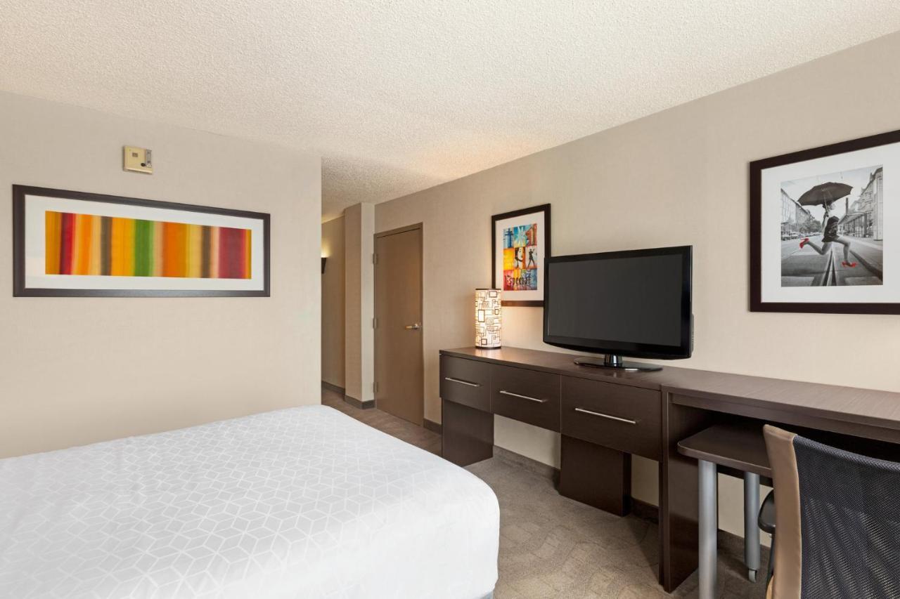 Holiday Inn Boston - Cambridge Area By Ihg Съмървил Екстериор снимка