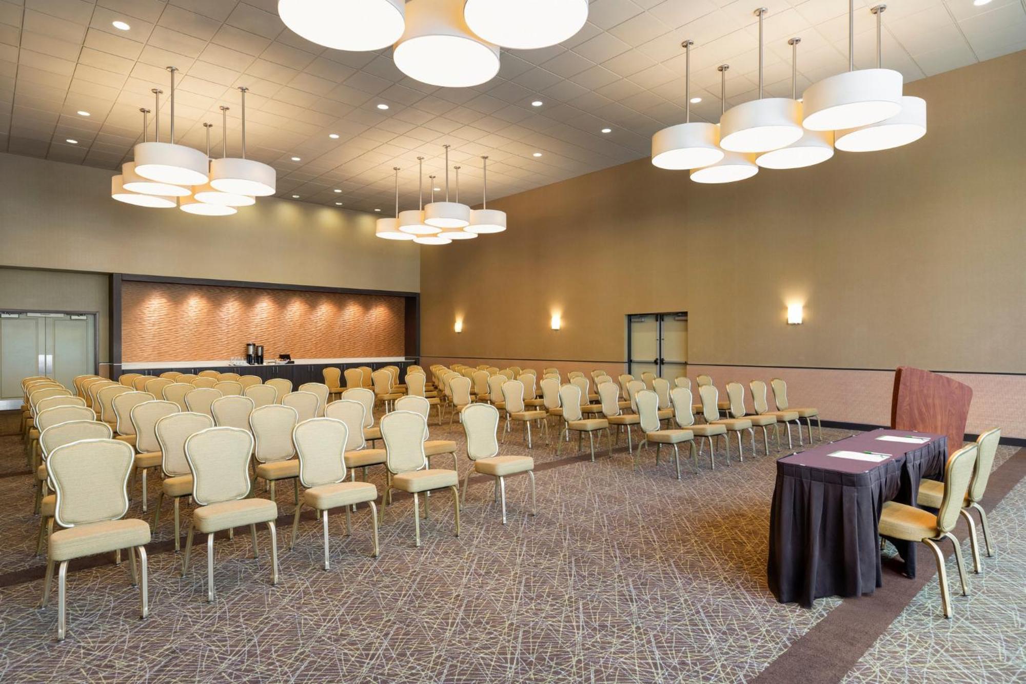 Holiday Inn Boston - Cambridge Area By Ihg Съмървил Екстериор снимка